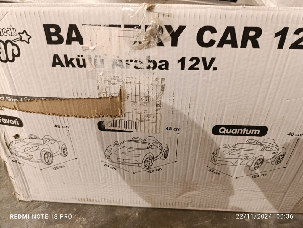 BRAVO 12 V AKÜLÜ BUGATTİ ARABA UZAKTAN KUMANDALI MAVİ SİYAH - 12