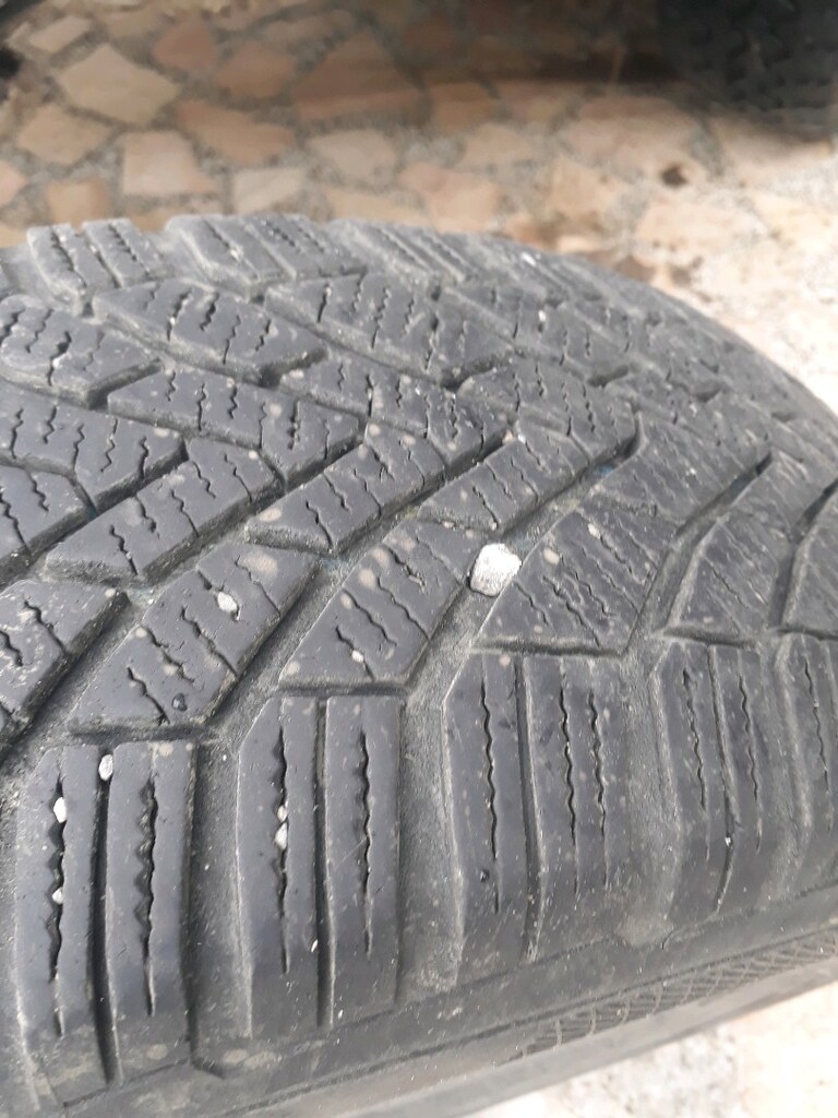 fluence lastik. 205. 65. r15 - 8