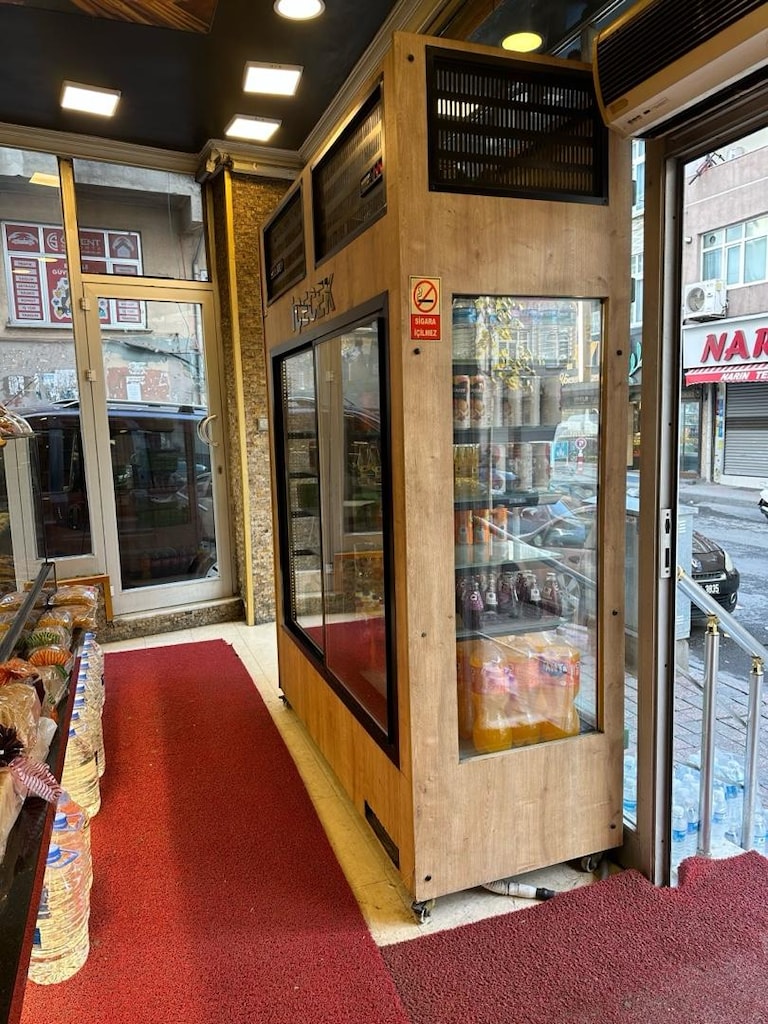 ÖZEL YAPIM 1 YIL KULLANILMIŞ PASTA CEPHE DOLABI VE 4 METRE TEZGAH - 12