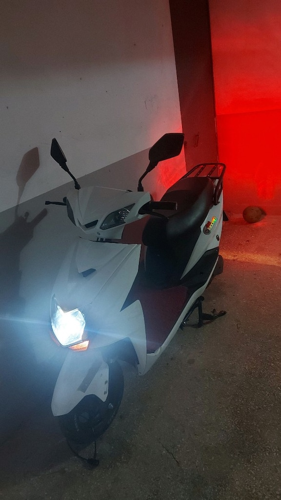 Sıfır Ayarında Elektrikli Scooter - 275 KM - Temiz ve Masrafsiz - 2