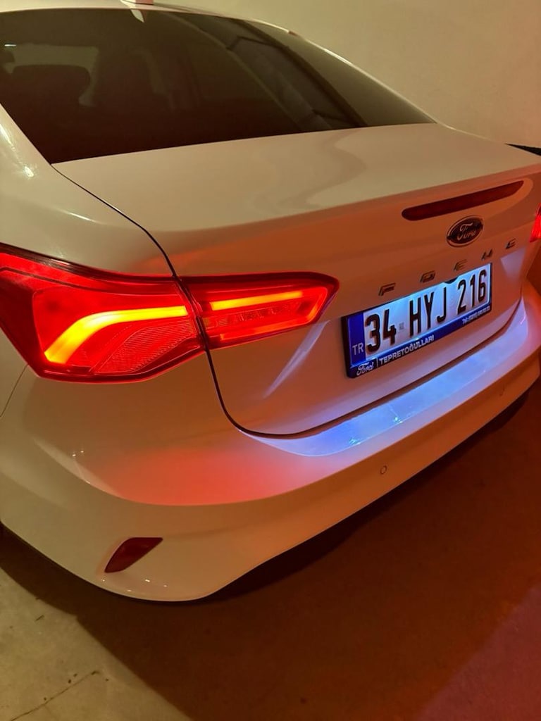 Beyaz Ford - 3