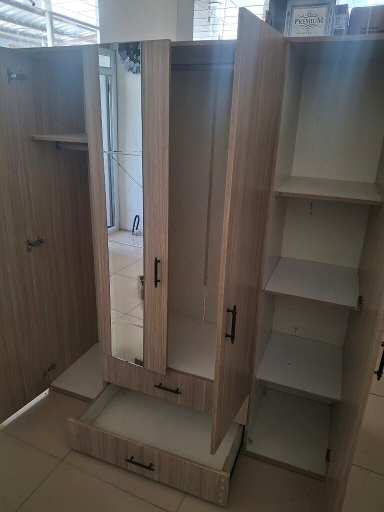4 kapaklı elbise dolabı temiz sağlam sorunsuz bakımları yapıldı - 2