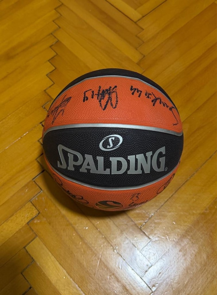 Spalding Orijinal Anadolu Efes Şampiyon Kadro İmzalı Basketbol Topu