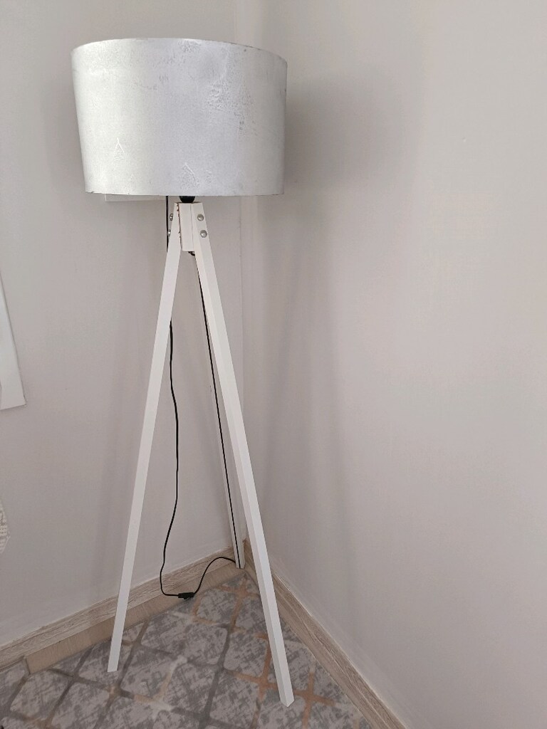 3 ayaklı beyaz tripod lambader ve abajur 2'si birlikte verilecektir - 3