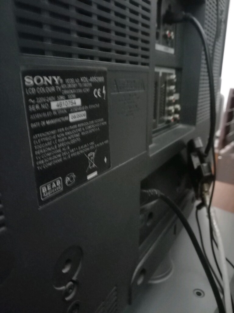 SONY HD LCD TV - 4