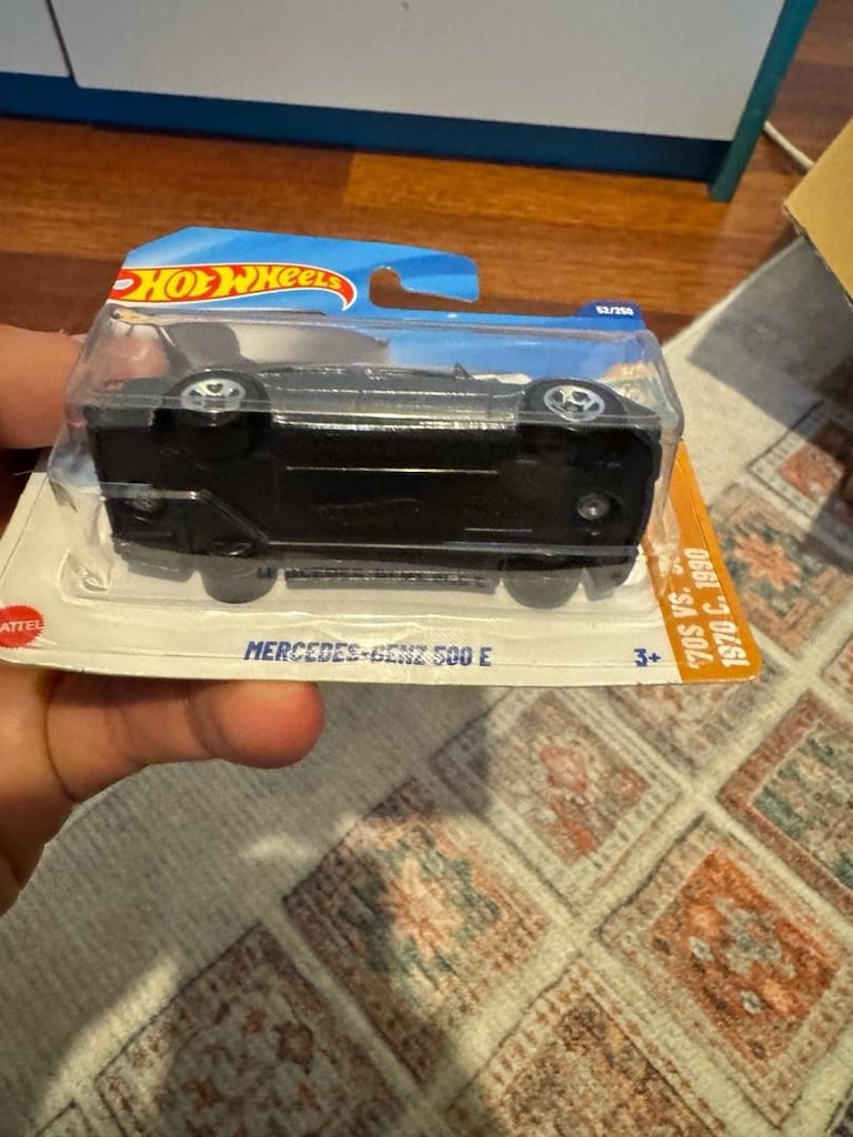 Hot Wheels Mercedes-Benz 500 E - 5