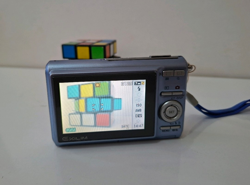 Casio Exilim EX-Z75 Dijital Fotoğraf Makinesi 7.2 Megapiksel 3x Zoom - 5