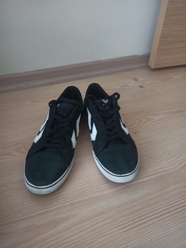 puma ve Hummel spor ayakkabı