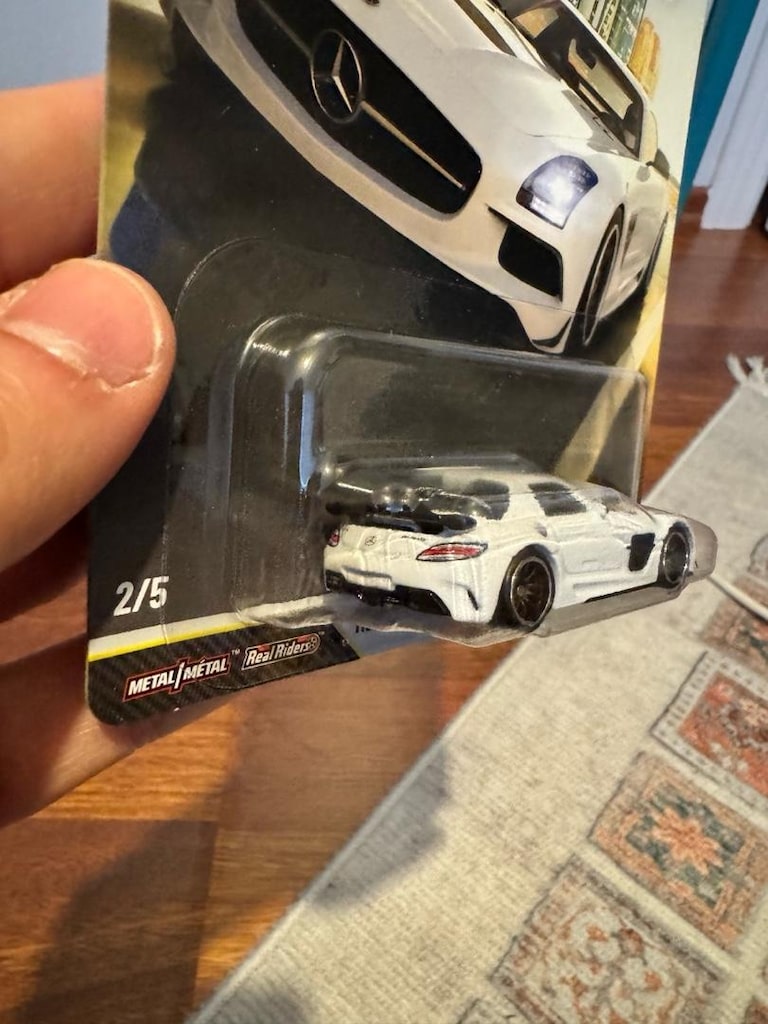 Hot Wheels Mercedes-Benz SLS AMG Coupe - 4