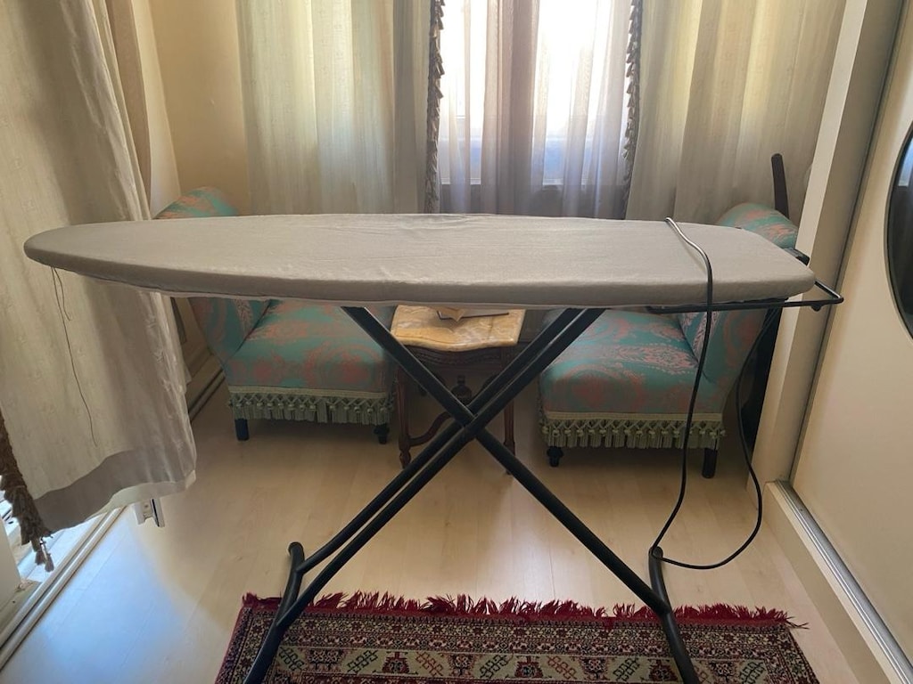 Sağlam ve çok temiz ütü masası. - 2
