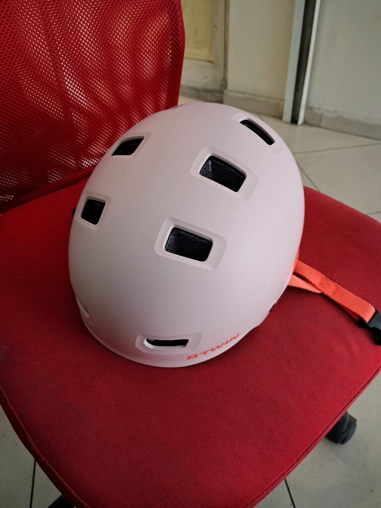 BTWIN ÇOCUK KASK ÜRÜN SİFİR GİBİ ÇOK TEMİZDİR - 2