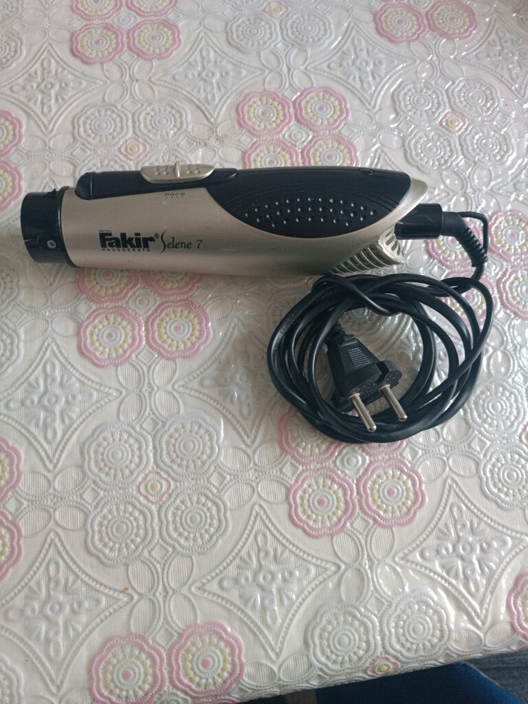 FAKİR SAÇ KURUTMA MAKİNESİ SAĞLAM TEMİZ HİÇBİR SORUNU YOK SIFIR AYARI