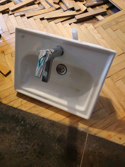 az kullanılmış lavabo ve armatürü