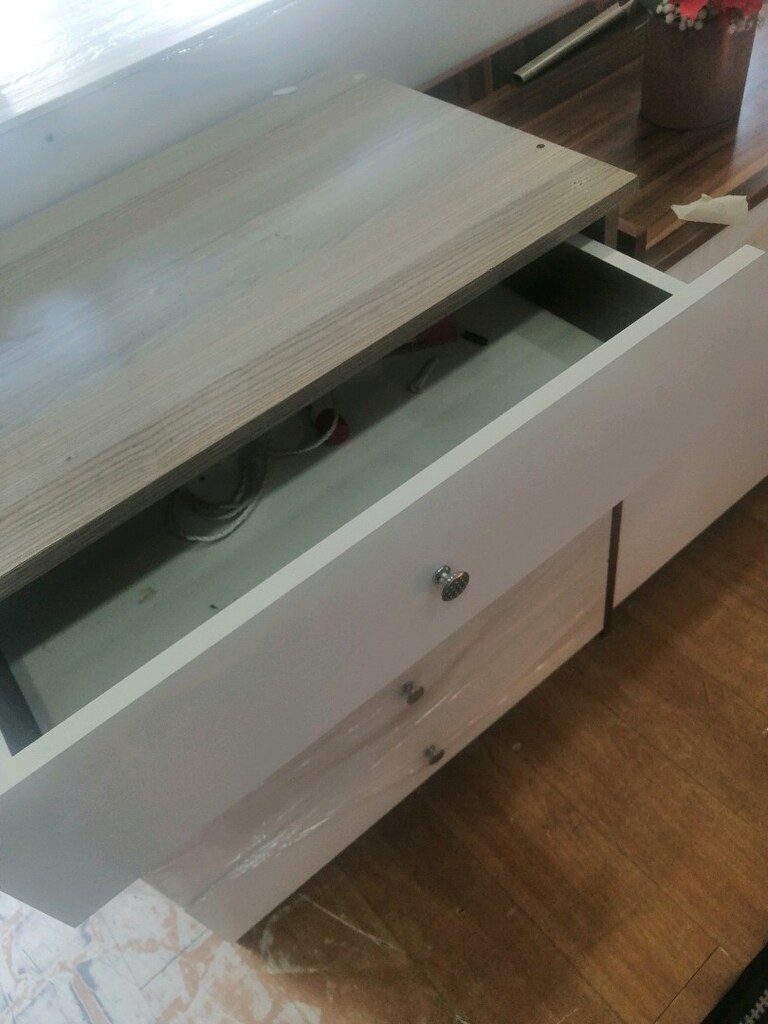 4 çekmeceli şifonyer renk beyaz artı Cordoba renktir - 5