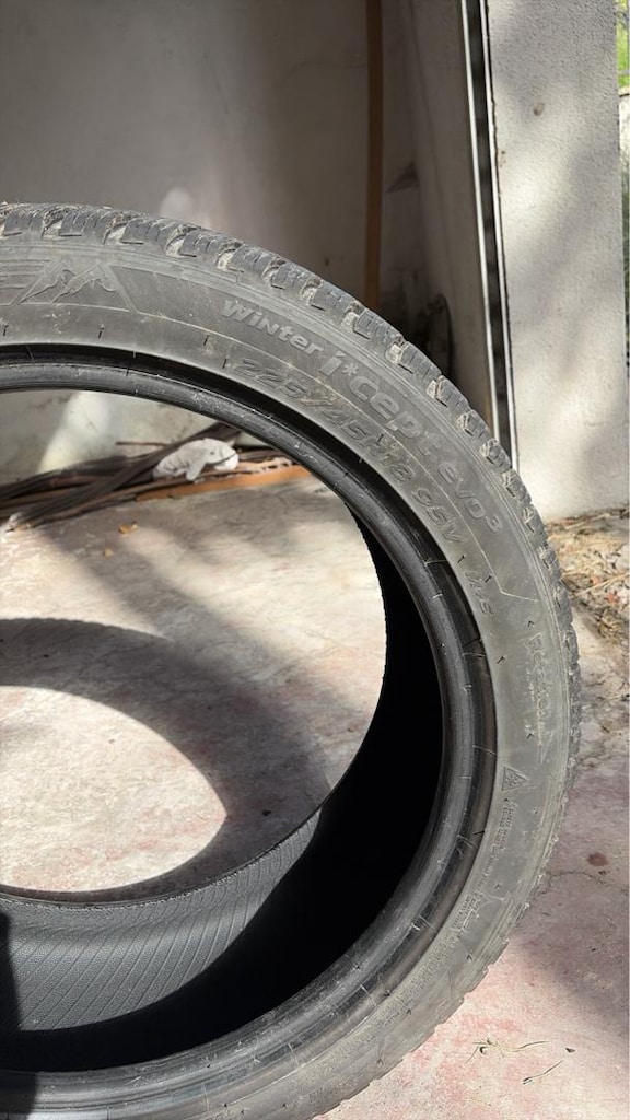 Hankook Winter Evo3 Kışlık Lastik 225/45/18 inç. - 10