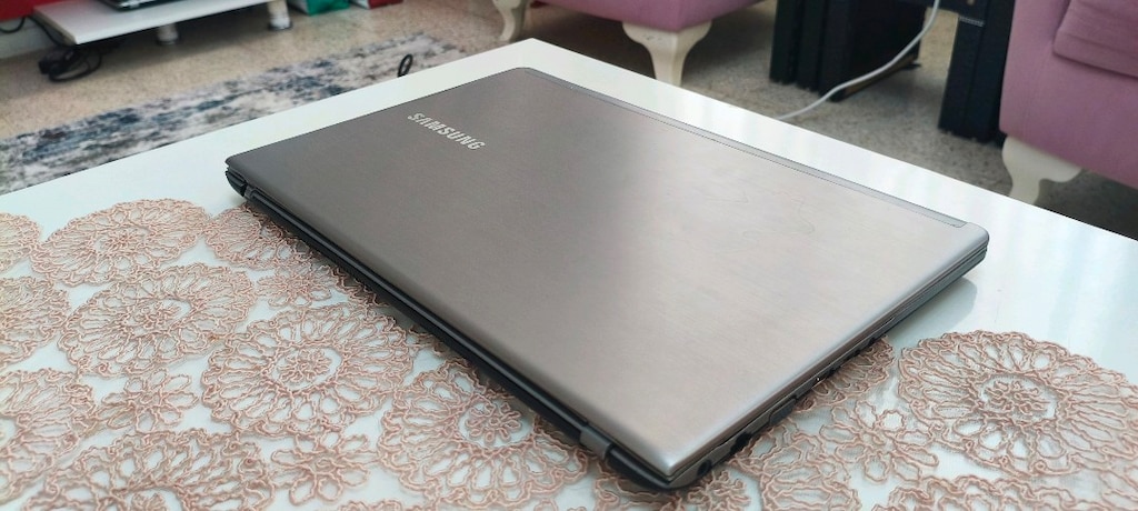 SAMSUNG ULTRABOOK GAMİNG_ İ5 _8GN RAM_2GB AMD EK_128 SSD_METAL KASA - 8