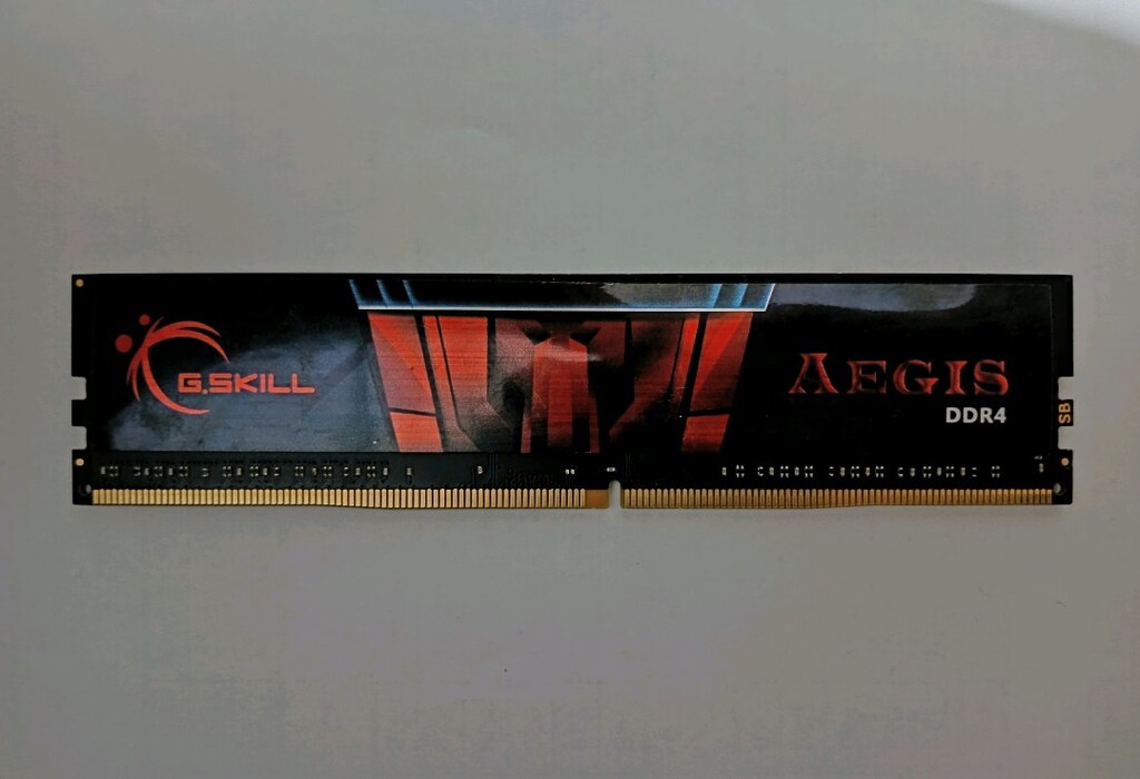 G.Skill 8Gb + Kingston 8Gb DDR4 - 3