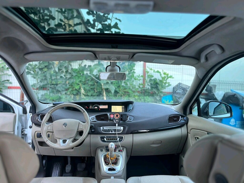 Renault Grand Scenic - 18