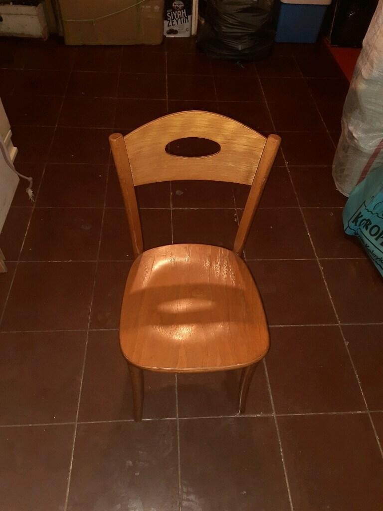 ahşap sandalye 1 adet var. - 4