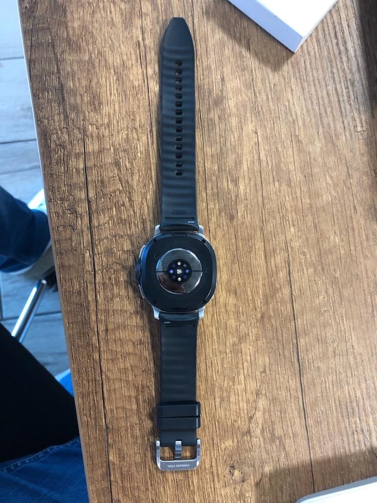 Samsung Galaxy Classic Watch 8 - 7