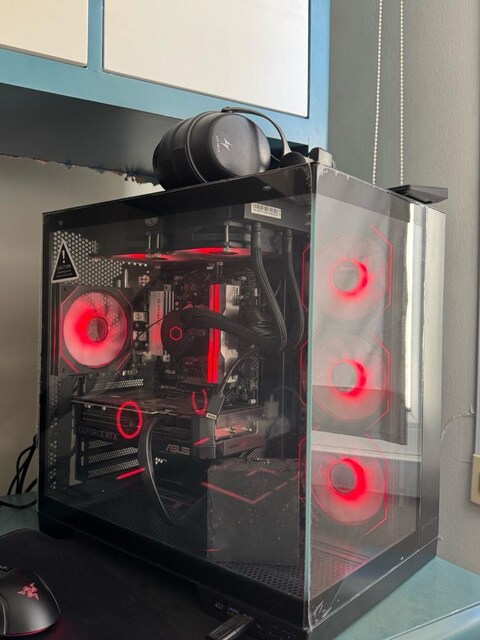 Yeni 5. ayını doldurmuş 5070’li Sistem Monitör ve ekipmanlarla dahil.