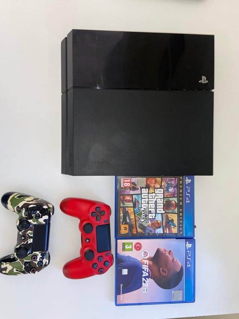 PS4 Temiz Sıkıntısız (2 Kol 2 Oyun Ve çift kol şarj standı)