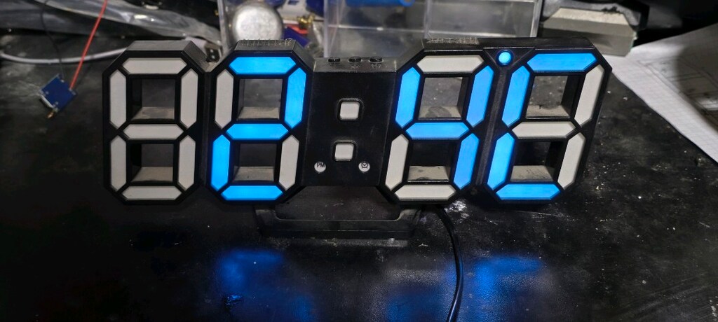 3D LED Dijital Masa ve Duvar Saati (Mavi Işıklı - Derece/Tarih/Alarm - 2