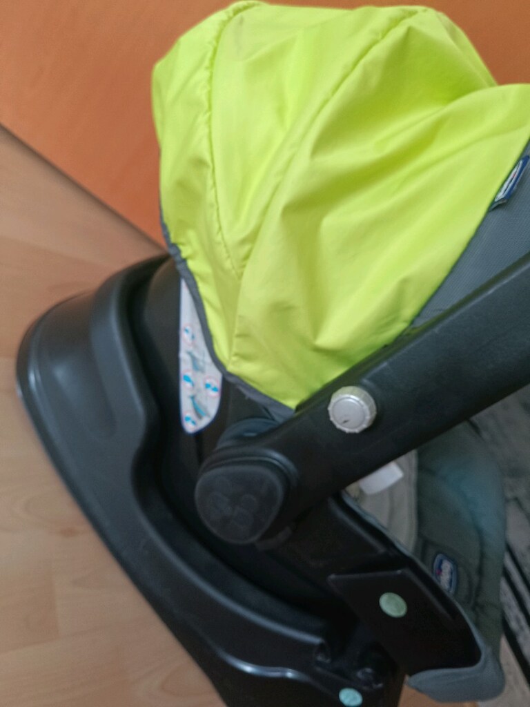 Chicco gri oto koltuğu Ana kucağı 2 parçadan oluşmaktadır - 4