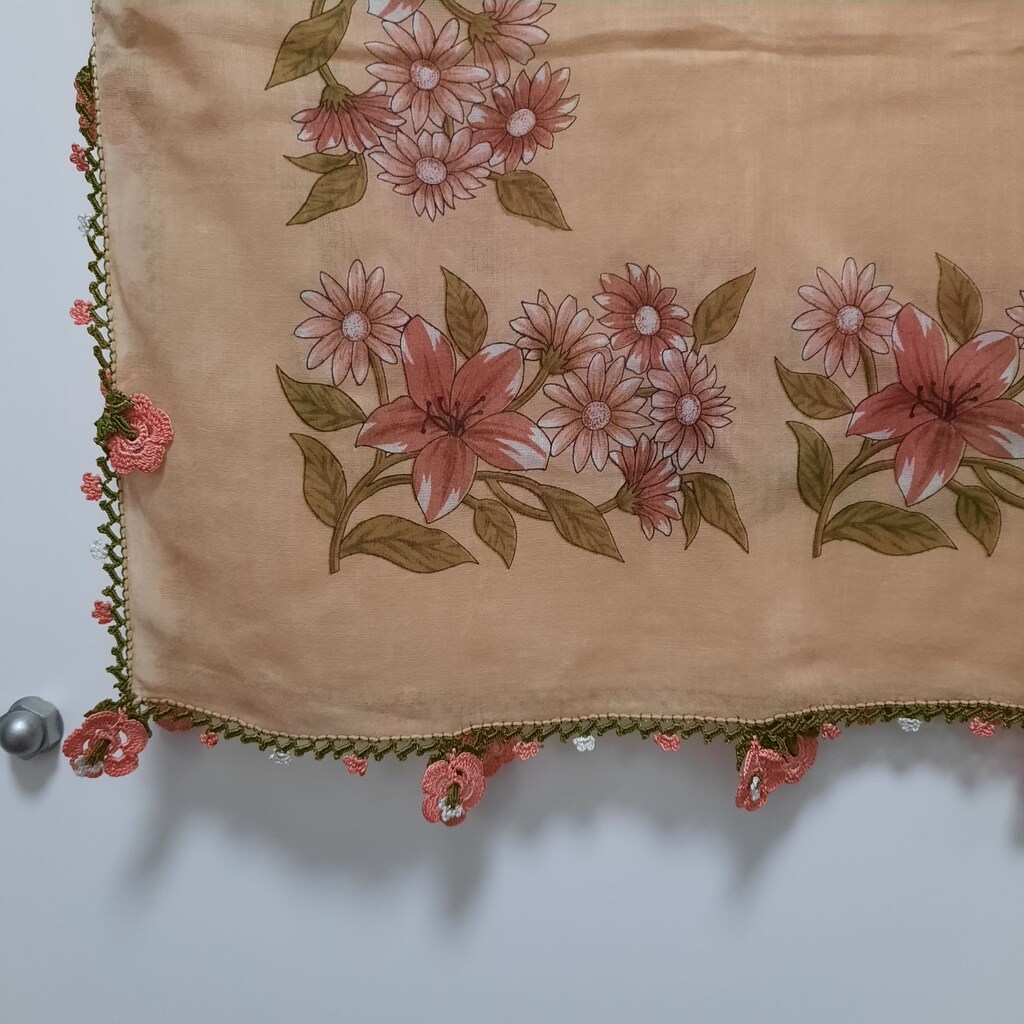 Pembe çiçekli eşarp tığ işi - 3