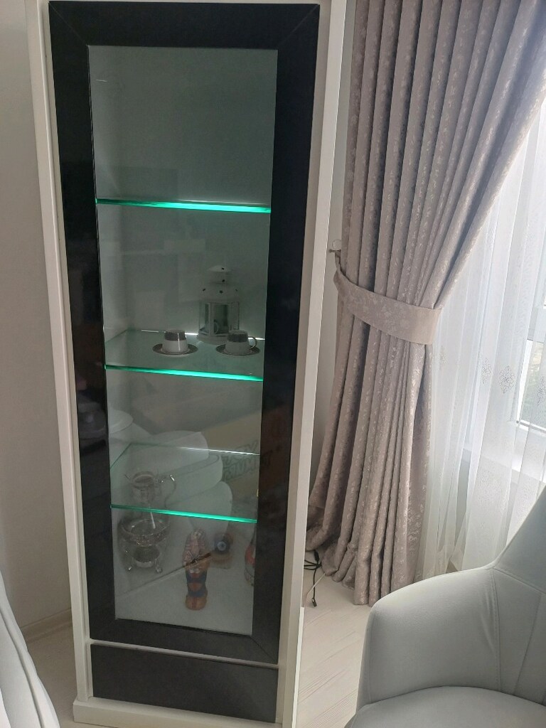 mdf konsol ve aynası, 2 adet vitrin puf 4 adet sandalye - 8
