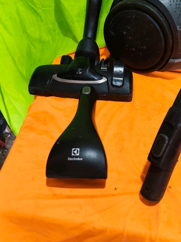 Electrolux marka toz torbasız süpürge - 5