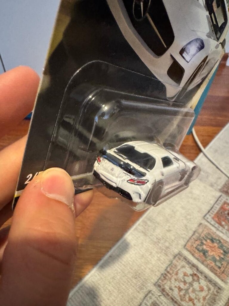 Hot Wheels Mercedes-Benz SLS AMG Coupe - 4