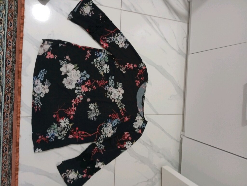 Siyah çiçekli bluz - 2