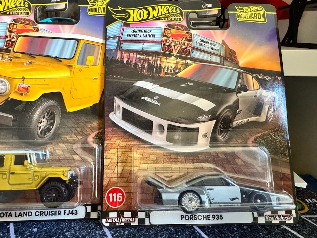 HOTWHEELS PREMIUM BOULEVARD SET - 4