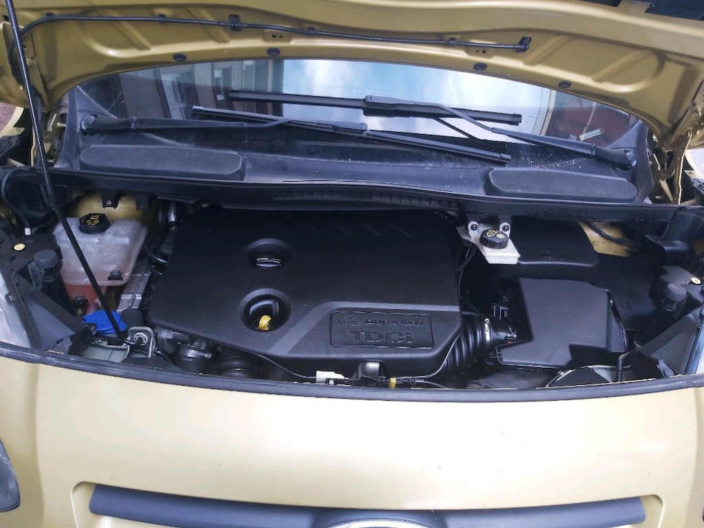 2014 model tourneo connect 143000 de - 10