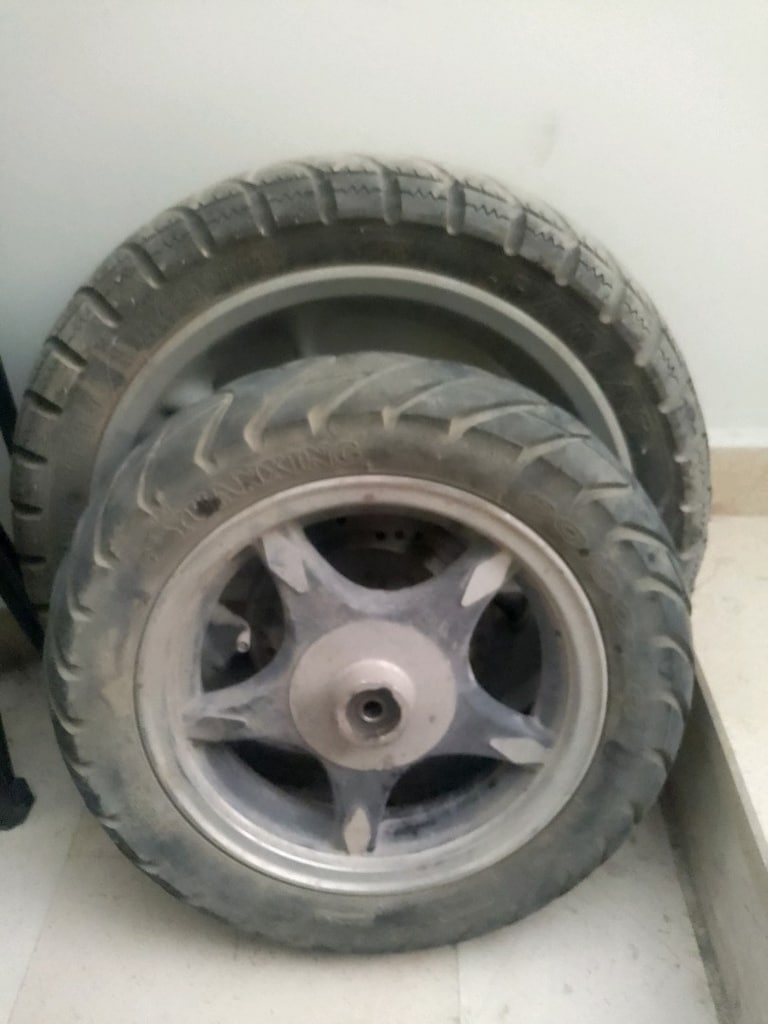 MOTOSİKLET 10 EBAT ÖN JANT LASTİK ÇIKMA TEMİZ - 2
