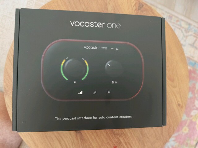 İçerik Üreticileri İçin Focusrite Vocaster One (Sıfır jelatinli Kutu)