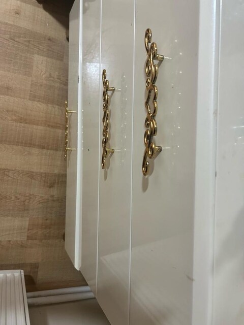Özel Tasarım Beyaz Gold Aynalı ışıklı Çekmece