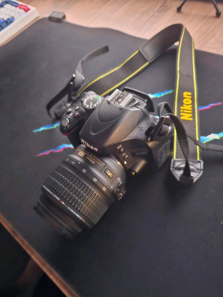Nikon D5100 18-55 VR 16.2MP 3" - 2