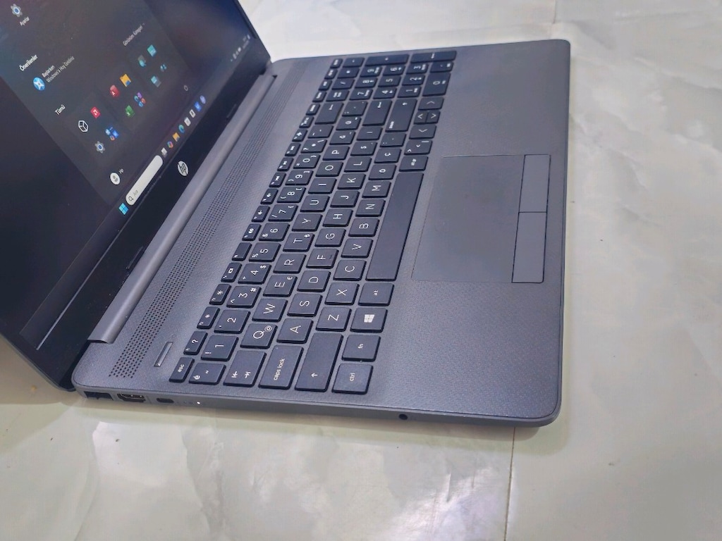 Hp 255 G8 Ryzen 5 5500U 8GB Ram 256GB SSD - 3