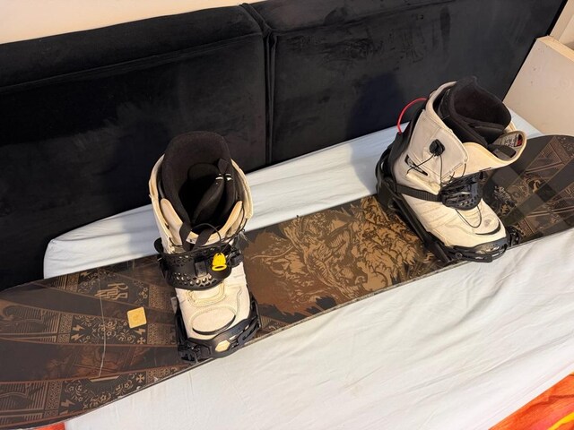 Rossignol Snowboard 155 cm + Clew Bağlama + Burton Bot 43.5 |KompleSet