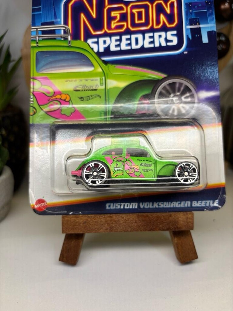 Hot Wheels 2024 Custom Volkswagen Beetle Neon Speeders - 6