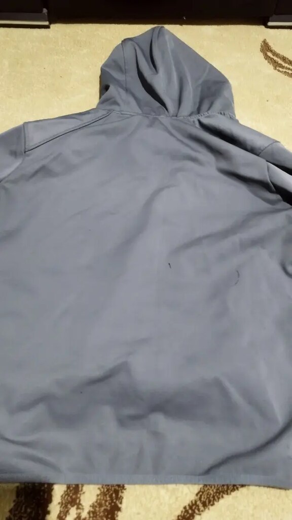 Kapişonlu sweat mont..Lekeleri ve kusuru var..Sağlam temiz onlarca - 2