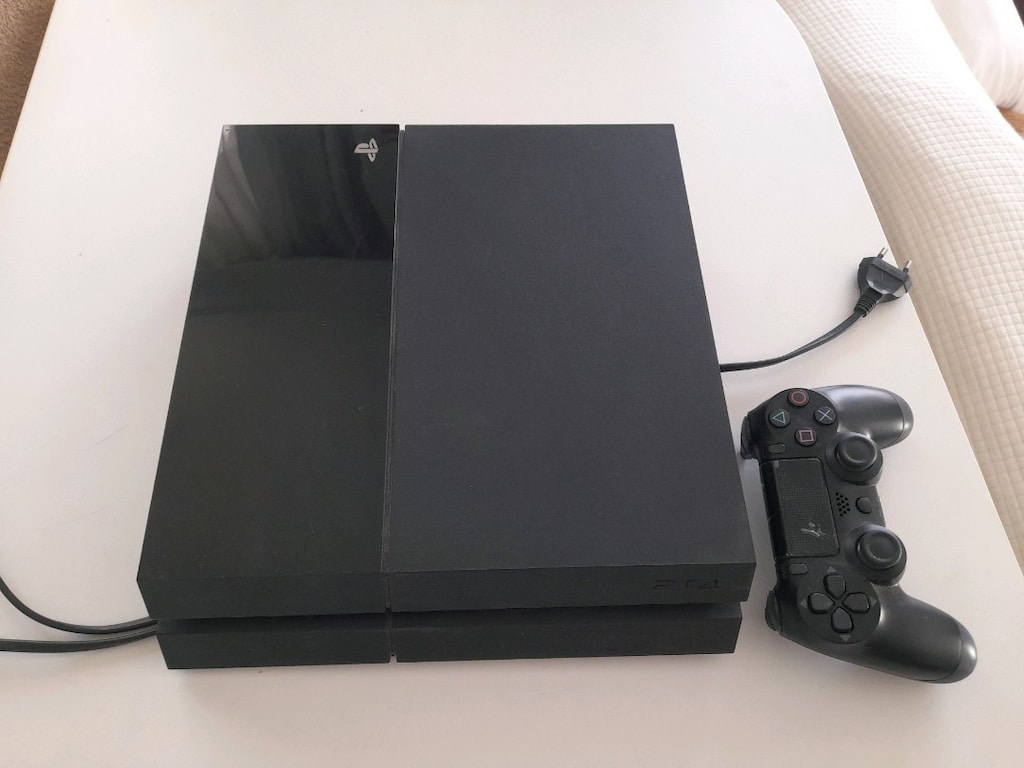 6 adet oyun dahil.Play Station 4 , Ps4 Fat siyah mat kasa.13,52 sürüm. - 2