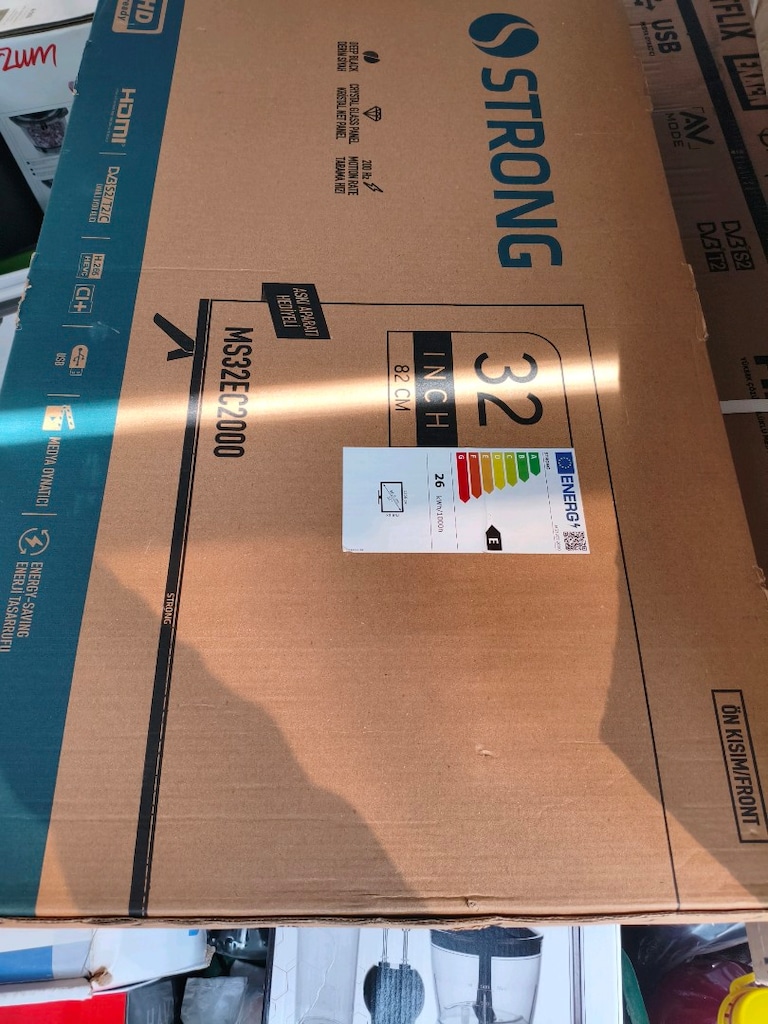 sıfır açılmamış ambalajında 2 yıl garantili strong LED TV internetSİZ