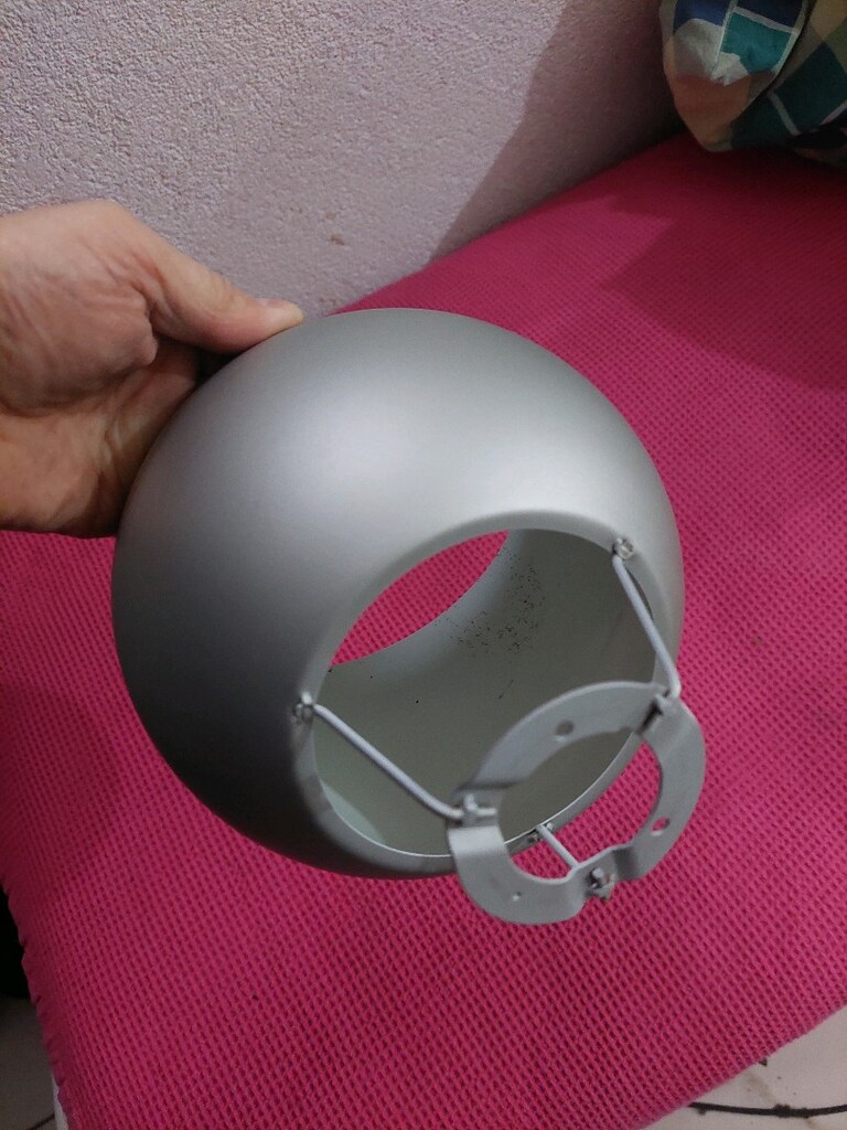 İkea lambader başlığı.Metaldir. Ufsk bir ezik var ama zararı yok - 2