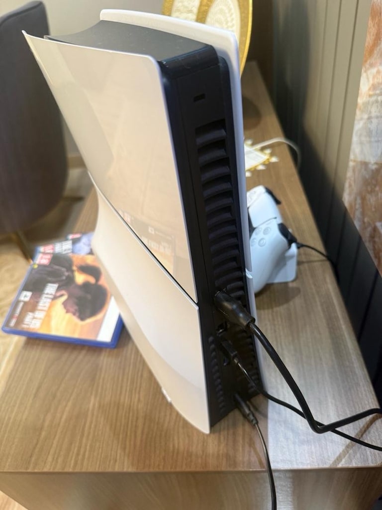 PLAYSTATION 5 + 2 KOL + 3 OYUN + ŞARJ ISTASYONU - 4