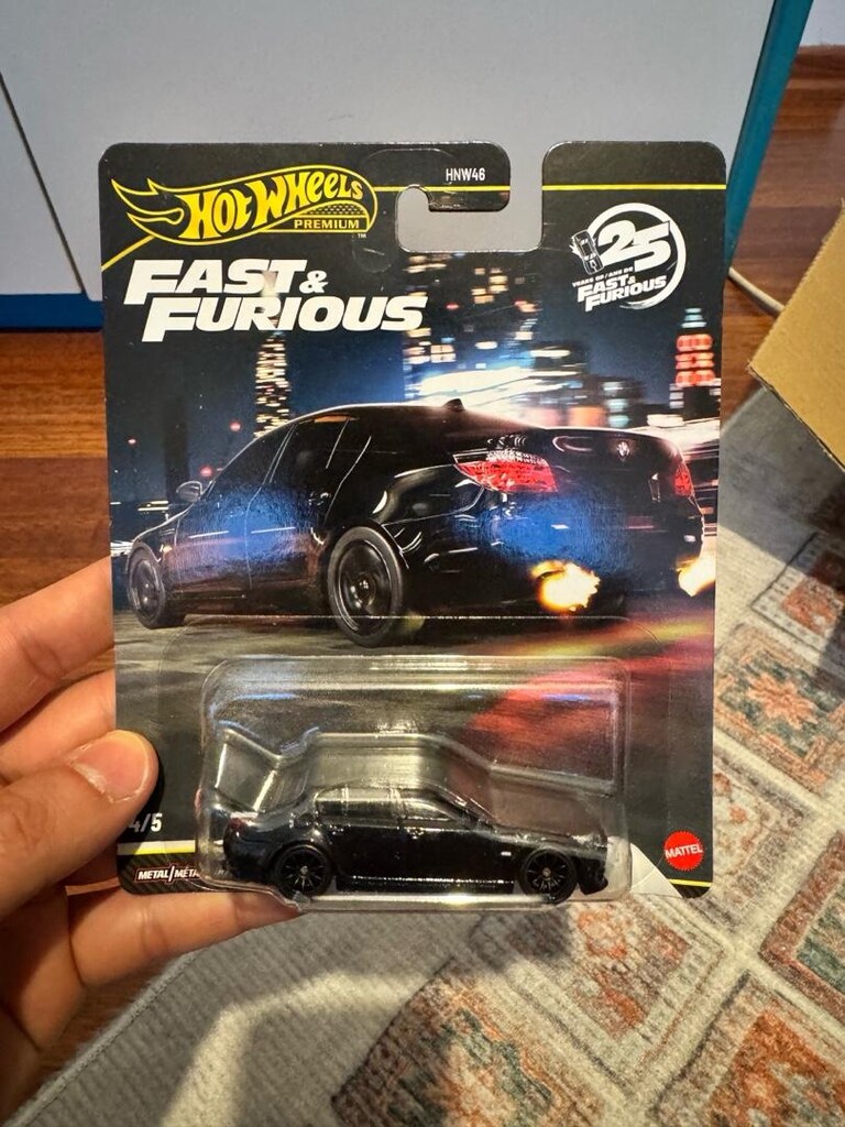Hot Wheels Premium 2010 BMW M5 - 2