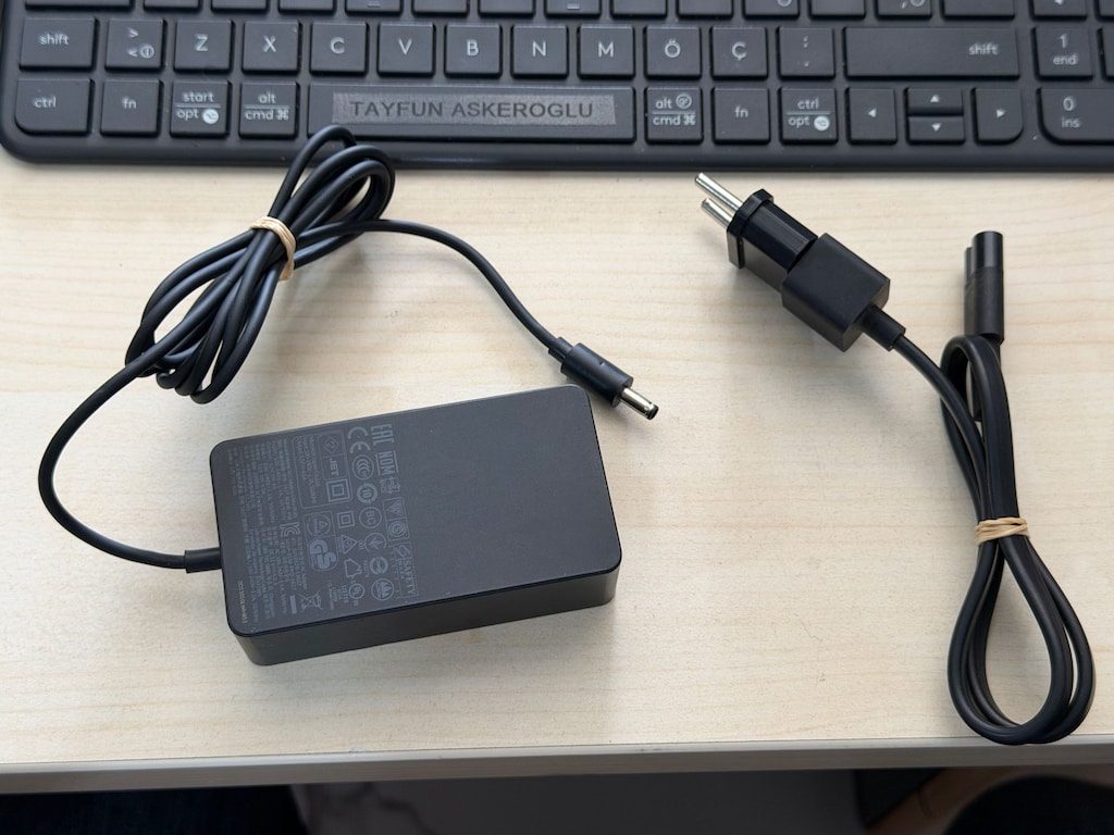 Microsoft Surface Pro 3 ve Surface Pro 4 Docking Station Adaptör - 2