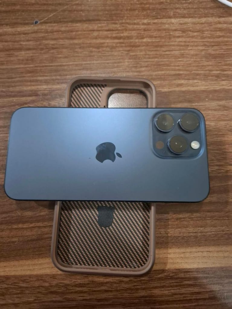 iPhone 15 Pro Max 512 GB - 4
